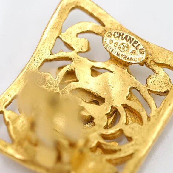 CHANEL CC Logos Square Clip-On Earrings Gold Tone 95A Auth p115-1 - Picture 3 of 5